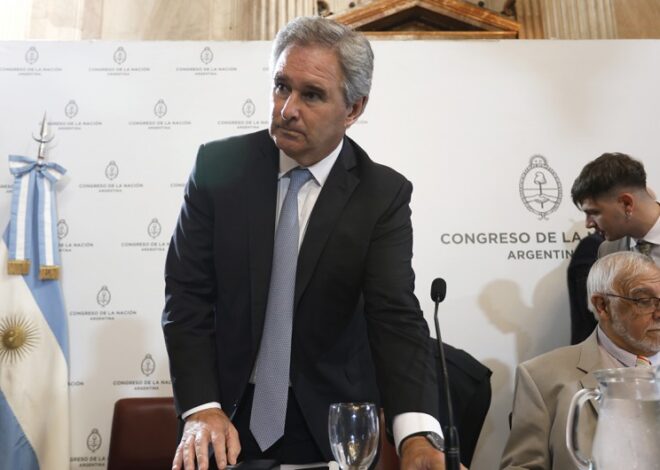 Economía sólo pudo renovar el 75% de los vencimientos y preocupa que los pesos presionen el dólar Economía sólo pudo renovar el 75% de los vencimientos y preocupa que los pesos presionen el dólar
