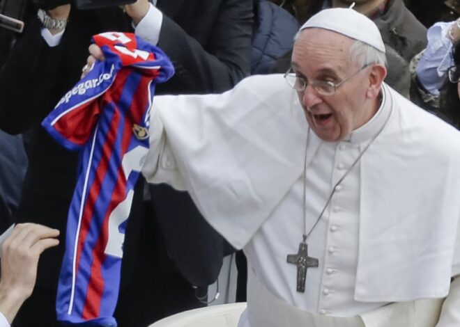 El Papa futbolero: su amor por San Lorenzo, la colección de camisetas y el llamado a Dilma en el mundial