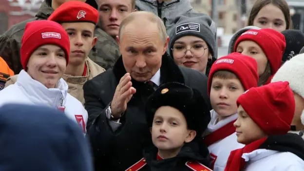 Los polémicos incentivos en Rusia para fomentar el embarazo de adolescentes ante el declive demográfico del país Los polémicos incentivos en Rusia para fomentar el embarazo de adolescentes ante el declive demográfico del país