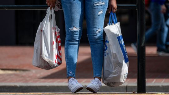 Cayó la confianza del consumidor en Estados Unidos y aumentan las expectativas de inflación