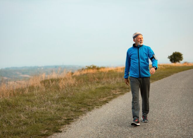 Qué es la caminata del granjero: el ejercicio que arrasa en el mundo ‘fit’, mejora la fuerza y el equilibrio