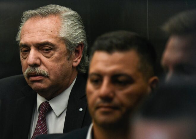 Volvieron a inhibir a Alberto Fernández y a otras 51 personas más en la causa de los seguros Volvieron a inhibir a Alberto Fernández y a otras 51 personas más en la causa de los seguros
