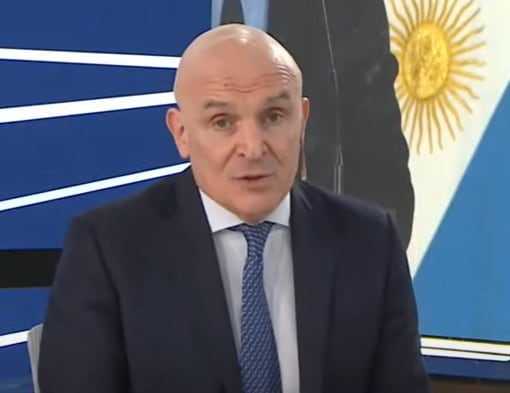 José Luis Espert respaldó el sistema de bandas y dijo que la Argentina es “una máquina alucinante de generar dólares” José Luis Espert respaldó el sistema de bandas y dijo que la Argentina es “una máquina alucinante de generar dólares”