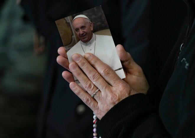 A qué hora es del rito de confirmación de la muerte del papa Francisco A qué hora es del rito de confirmación de la muerte del papa Francisco
