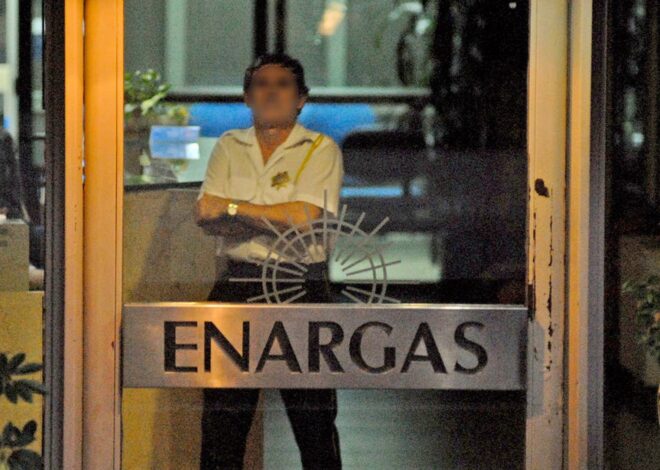El Gobierno barrerá áreas y fusionará organismos por decreto y se desata la pelea de los funcionarios por sobrevivir El Gobierno barrerá áreas y fusionará organismos por decreto y se desata la pelea de los funcionarios por sobrevivir