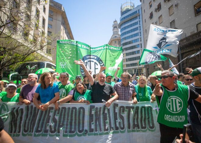 El Gobierno oficializó un aumento para los empleados de la Administración Pública Nacional El Gobierno oficializó un aumento para los empleados de la Administración Pública Nacional