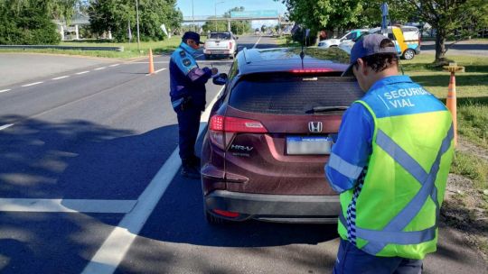 Circulación por banquinas: una falta grave que comete la mayoría de los conductores