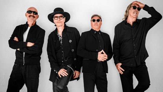 BEAT, la banda de Adrian Belew y Tony Levin que retoma el sonido de King Crimson, se presentará en Argentina BEAT, la banda de Adrian Belew y Tony Levin que retoma el sonido de King Crimson, se presentará en Argentina