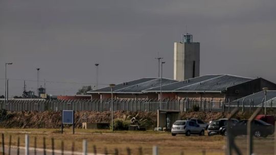 La emergencia carcelaria en foco: entre el “cheque en blanco”, los 26 años del PJ y la “obstrucción” opositora