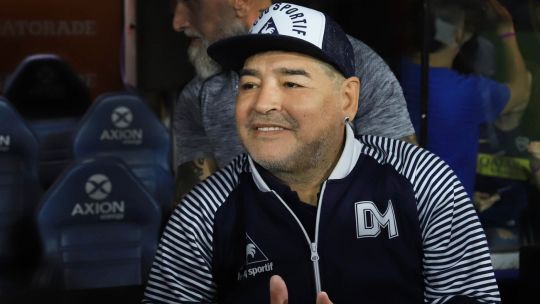 Juicio por la muerte de Maradona: declaran tres médicos de la clínica en la que operaron a Diego por última vez Juicio por la muerte de Maradona: declaran tres médicos de la clínica en la que operaron a Diego por última vez
