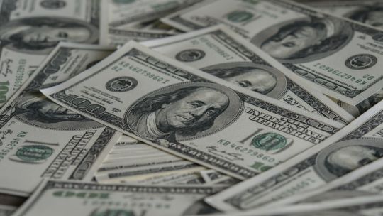 El dólar blue cae este 28 de abril al igual que los dólares financieros