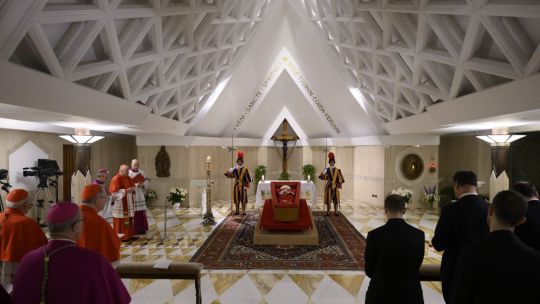El adiós al Papa Francisco en fotos: rezos en el mundo y preparativos para el funeral en Roma