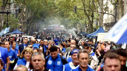 Marcha de los jubilados con apoyo de la CGT: avanzan los manifestantes y se despliega el operativo de seguridad