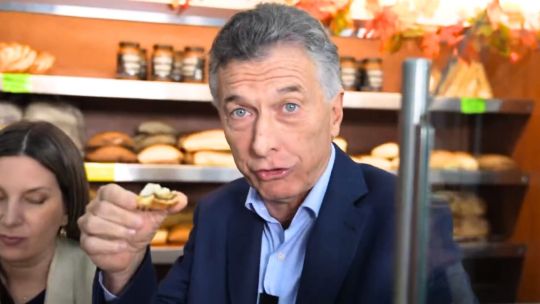 Una vecina le pidió a Macri que acompañe a Milei “El Presidente se tiene que dejar” Una vecina le pidió a Macri que acompañe a Milei “El Presidente se tiene que dejar”