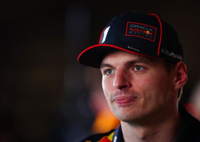Max Verstappen parece harto, pero no de Red Bull