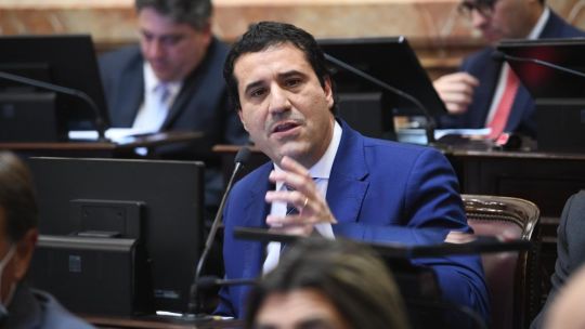 El senador Maximiliano Abad propone la creación de un sistema para el tratamiento de los medicamentos vencidos