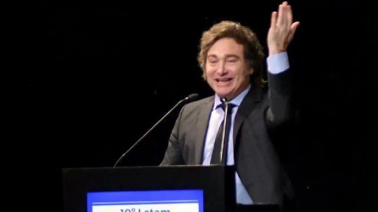 Encuesta: para el 51% es "mala" la gestión de Javier Milei, pero casi 35% votaría a LLA en las elecciones Encuesta: para el 51% es "mala" la gestión de Javier Milei, pero casi 35% votaría a LLA en las elecciones