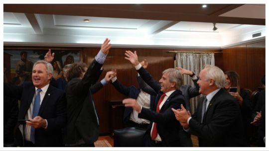 ¿Qué festejan?