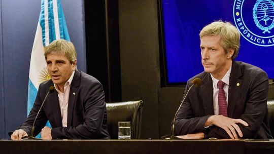 Reservas en tensión: el Gobierno corre el riesgo de incumplir la meta con el FMI y sale a la caza de dólares Reservas en tensión: el Gobierno corre el riesgo de incumplir la meta con el FMI y sale a la caza de dólares