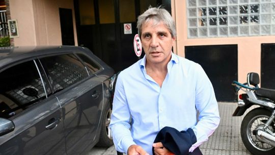 Con el guiño del FMI, Luis Caputo buscará emitir deuda en dólares en el último tramo de la campaña