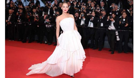 Jennifer Lawrence se gana a Cannes con fuerza, talento y mucha elegancia