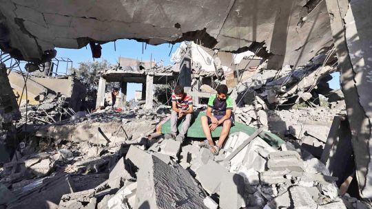 “No hay lugar seguro en Gaza”: una médica perdió a sus nueve hijos en un bombardeo israelí mientras trabajaba en el hospital “No hay lugar seguro en Gaza”: una médica perdió a sus nueve hijos en un bombardeo israelí mientras trabajaba en el hospital