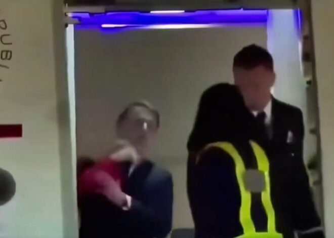 Brigitte Macron abofeteó al presidente francés en un avión y el Elíseo minimizó el gesto