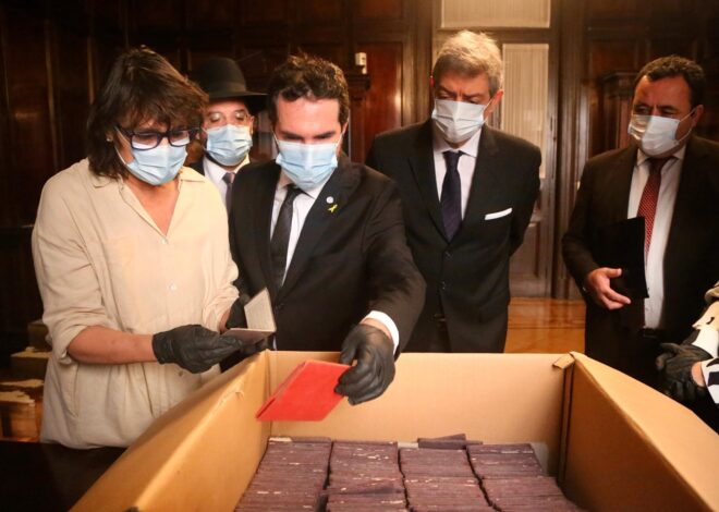 Hallan cajas con pasaportes y fichas de afiliación nazis en un subsuelo del Palacio de Tribunales