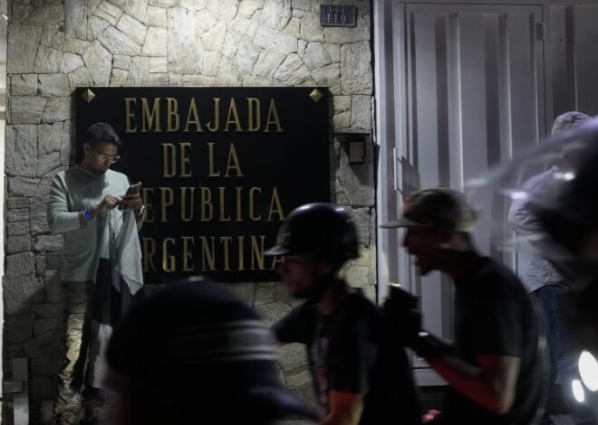 Los 5 opositores asilados en la embajada argentina en Venezuela fueron liberados Los 5 opositores asilados en la embajada argentina en Venezuela fueron liberados