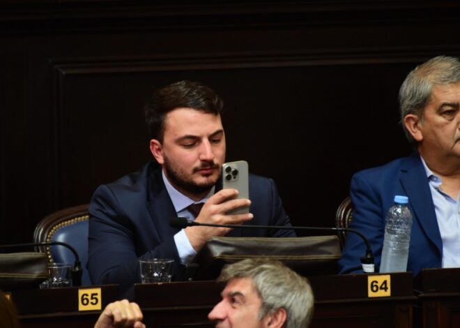 Golpe interno de Santiago Caputo para voltear a Espert y poner a Romo Golpe interno de Santiago Caputo para voltear a Espert y poner a Romo