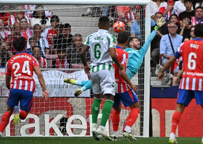 El golazo de tiro libre de Julián Álvarez para Atlético de Madrid ante Betis