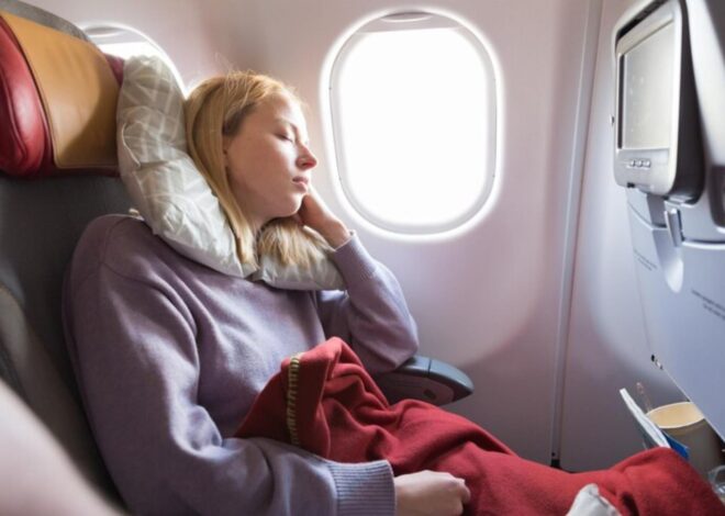 La razón por la que nunca debes usar la manta gratis de avión