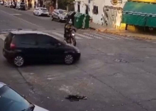 Delincuentes que escapaban de la policía tras un intento de robo atropellaron a dos personas que iban en una moto