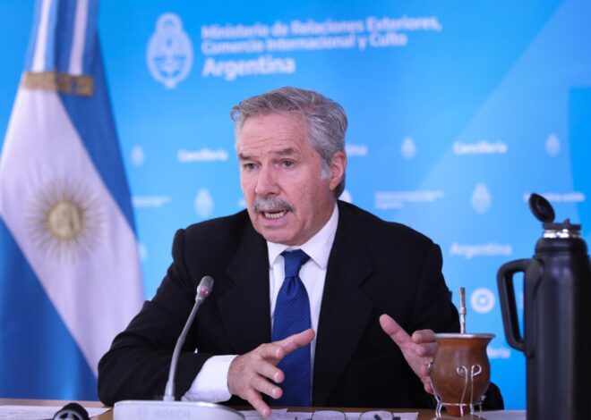 “Poner en venta sus campos”: exministros y exsecretarios de Agricultura criticaron al Gobierno por la reforma en el INTA “Poner en venta sus campos”: exministros y exsecretarios de Agricultura criticaron al Gobierno por la reforma en el INTA