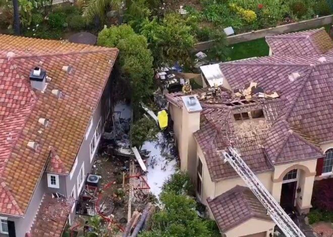 Una avioneta se estrelló contra dos casas en California y murió el piloto