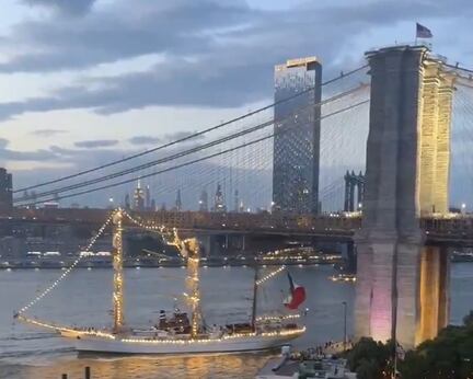 Un buque de la armada mexicana chocó contra un puente en Nueva York