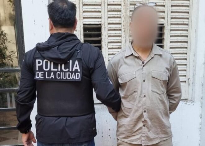 Un portero de un edificio en San Nicolás fue demorado por ofrecer armas en Marketplace
