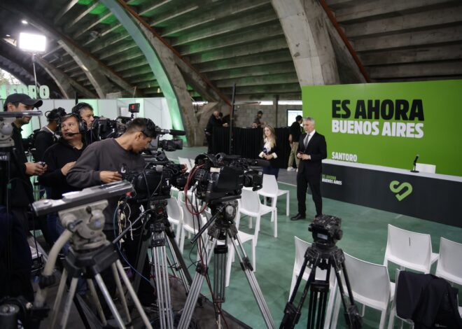 Elecciones en CABA: espera cargada de calma en el búnker de Leandro Santoro montado en el club Ferro Elecciones en CABA: espera cargada de calma en el búnker de Leandro Santoro montado en el club Ferro