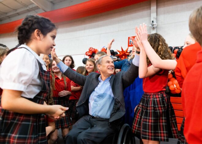 Vouchers escolares: qué cambia en Texas con la nueva ley de Greg Abbott Vouchers escolares: qué cambia en Texas con la nueva ley de Greg Abbott