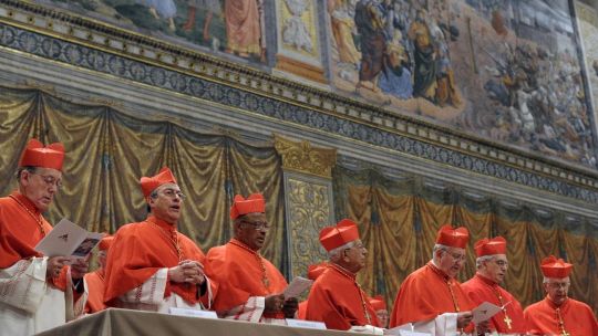 Cornejo: "El Vaticano busca un Papa de unidad antes del sábado"