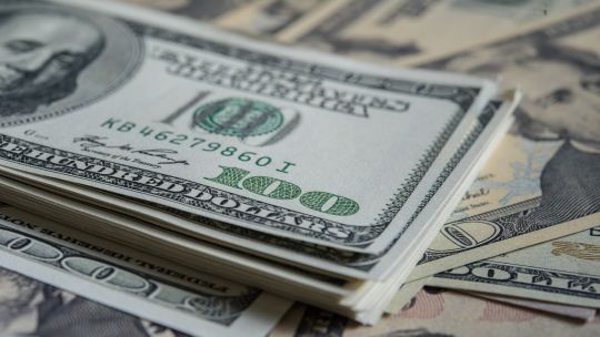 El dólar blue retrocedió en el cierre de este 8 de mayo y el Banco Central volvió a perder reservas