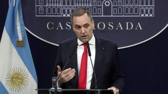 El Gobierno posterga el anuncio de las medidas para incentivar el uso de los "dólares del colchón" El Gobierno posterga el anuncio de las medidas para incentivar el uso de los "dólares del colchón"