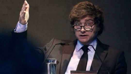 Por decreto, el Gobierno limita el derecho a huelga y amplía las actividades esenciales Por decreto, el Gobierno limita el derecho a huelga y amplía las actividades esenciales