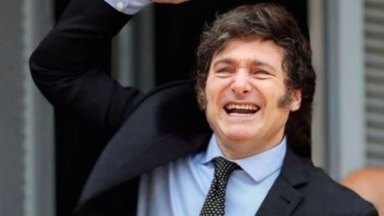 Javier Milei celebró la reforma "25 veces mayor" que la de Menem y atacó otra vez a Darín: "Gracias Ricardito por las empanadas de sapo"