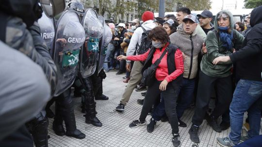 Represión sí; quorum no: LLA y el PRO lograron evitar el debate sobre jubilaciones en el Congreso Represión sí; quorum no: LLA y el PRO lograron evitar el debate sobre jubilaciones en el Congreso