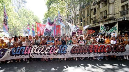 La Justicia declaró inconstitucional el DNU de Milei que prohibía tratamientos de adecuación de género a menores de edad La Justicia declaró inconstitucional el DNU de Milei que prohibía tratamientos de adecuación de género a menores de edad