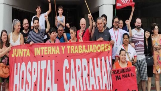 Crisis en el Hospital Garrahan: el recorte salarial y el vaciamiento hacen peligrar la atención pública Crisis en el Hospital Garrahan: el recorte salarial y el vaciamiento hacen peligrar la atención pública