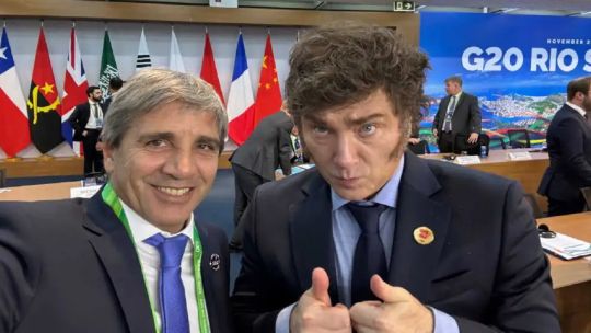 El "blanqueo permanente" que Luis Caputo usará para planchar el dólar abrirá una ventana a fondos ilegales