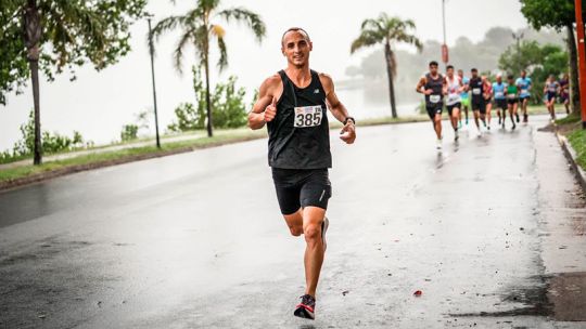 Un policía al trote: corre todos los días 15 km para motivar a otros Un policía al trote: corre todos los días 15 km para motivar a otros