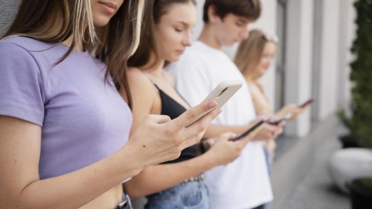El gobierno oficializó la rebaja de los aranceles a la importación de celulares: ¿De cuánto serán ahora?